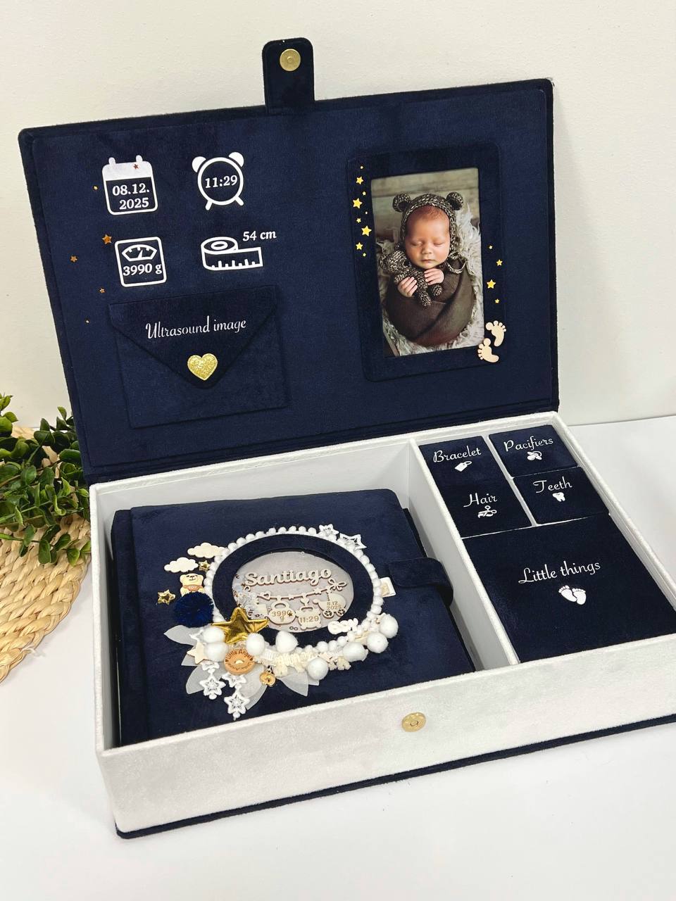 Keepsake box "Santiago" — open, full set