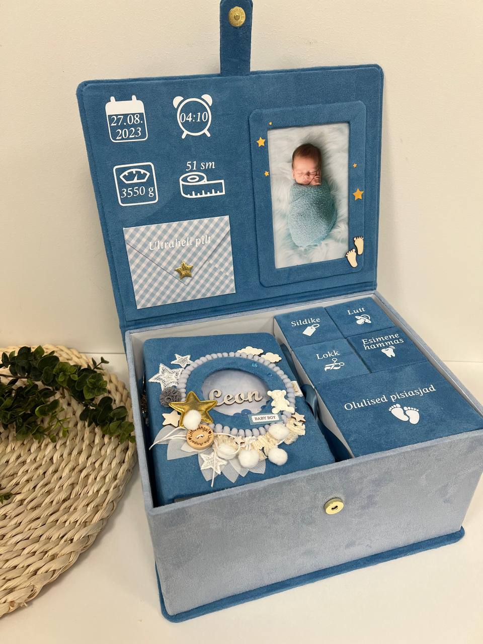 Baby box „Leon" — sinine samet, avatud